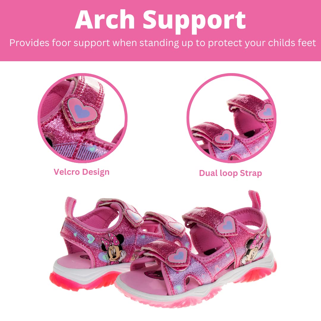 Sandalias de Minnie Mouse para niñas de Disney, zapatos para el agua con luces LED, puntera abierta, sin cordones, impermeables, con correa ajustable, con personajes, color rosa brillante (para bebés y niños pequeños)