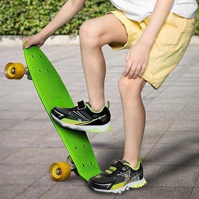 Zapatillas de tenis para niños de Toy Story de Disney Pixar, sin cordones, con luces y personajes de Buzz Lightyear y Woody (para niños pequeños) (negro, amarillo, verde y azul)