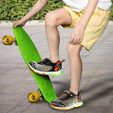 Zapatillas de tenis para niños de Toy Story de Disney Pixar, sin cordones, con luces y personajes de Buzz Lightyear y Woody (para niños pequeños) (negro, amarillo, verde y azul)